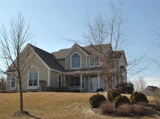 N54W17027 Autumn View Ln, Menomonee Falls, WI 53051