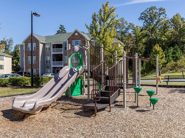 Ashley Court Apartments — Photo 7