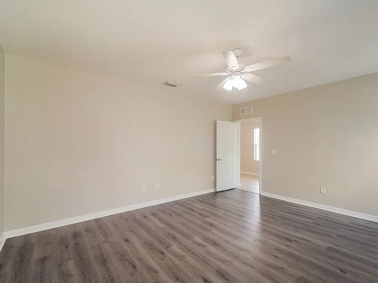 627 SW 27th Ter — Photo 11