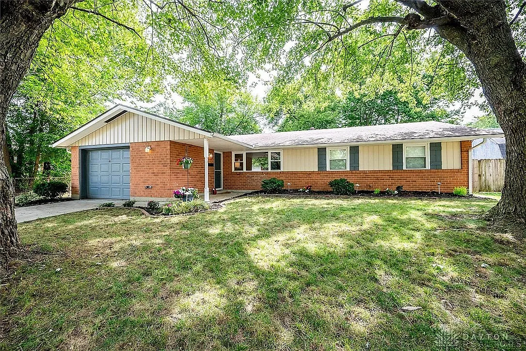 3 bed, 1301 sqft, $2,100 — Photo 1