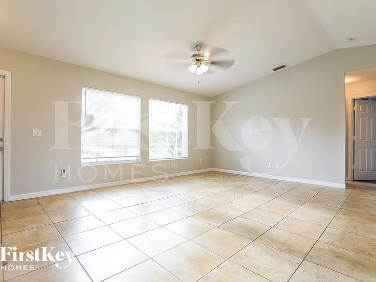 3752 Vehlin St — Photo 2