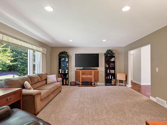 4th image of 611 JOHNSON PARKWAY
