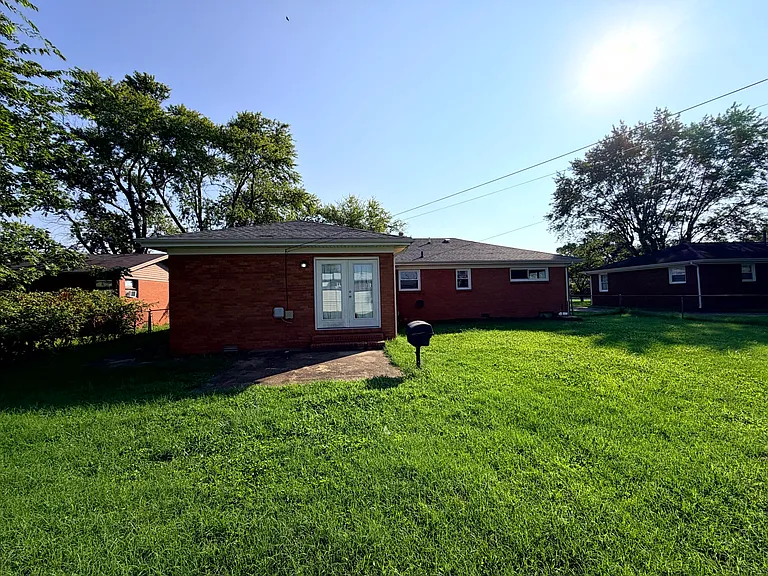 1711 Clarence Dr — Photo 17