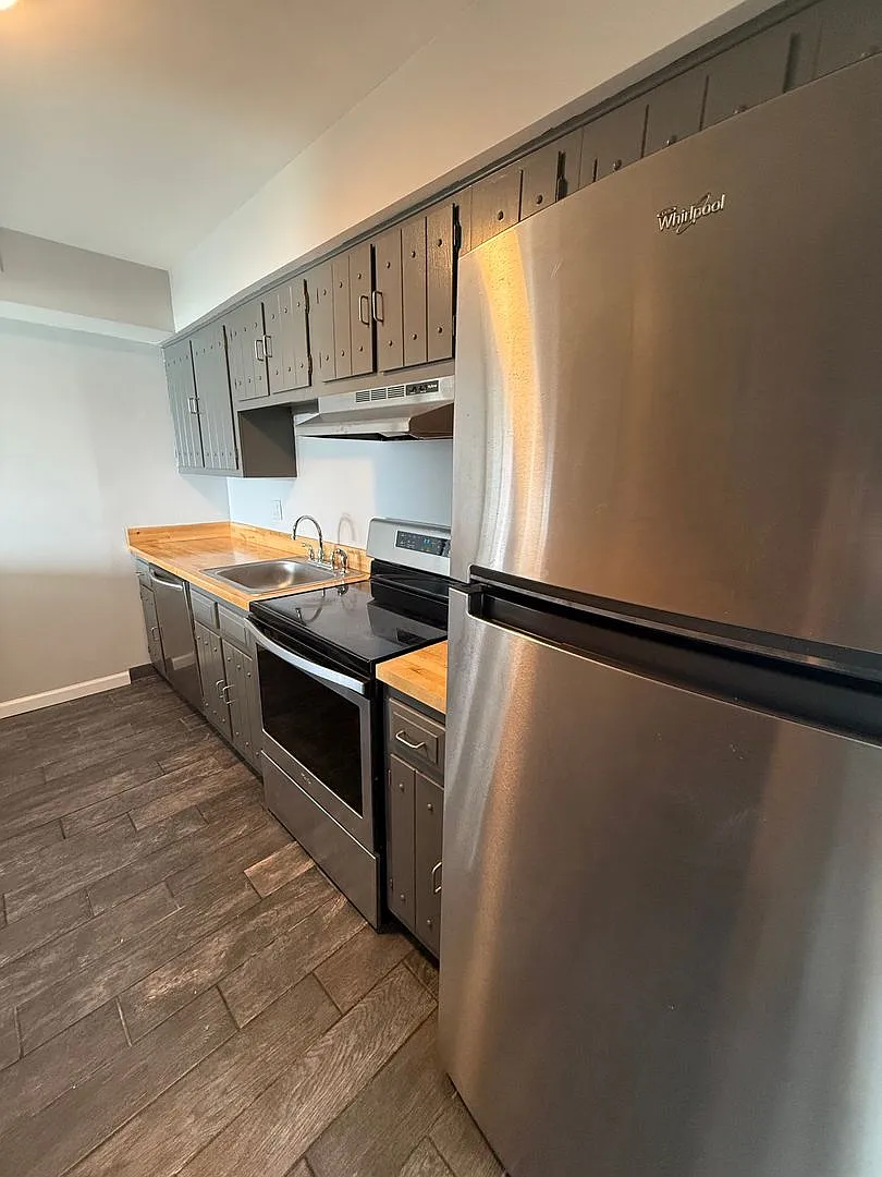 Stunning Hudson River Views in Updated 2 Bedroom Condo — Photo 4