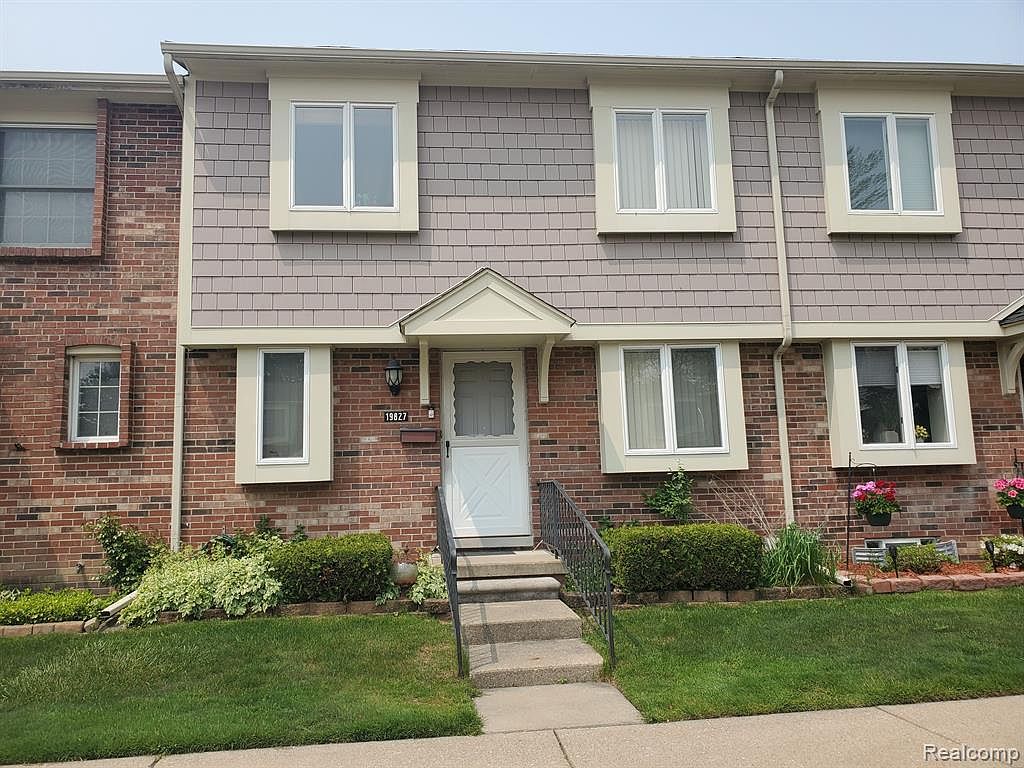 19827 N Great Oaks Cir, Clinton Township, MI 48036 Zillow
