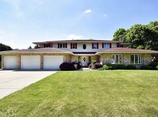 107 Parkview Dr, Bloomington, IL