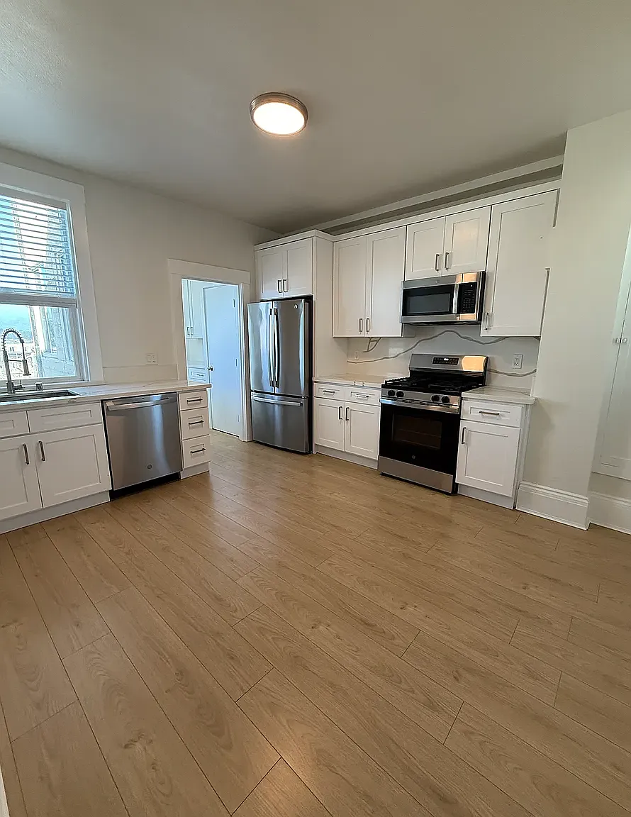 3 bed, $4,250 — Photo 1