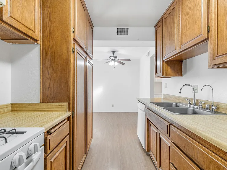 14455 Dickens St — Photo 11