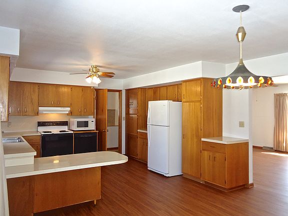 5th image of 716 Hickory Ln