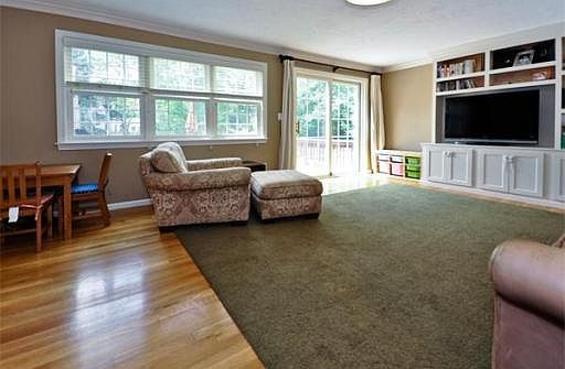 4th image of 30 Charlotte Dr
