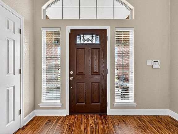 4th image of 10 Allionia Ln
