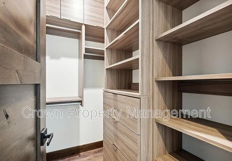 317 Akers Ln #G — Photo 29