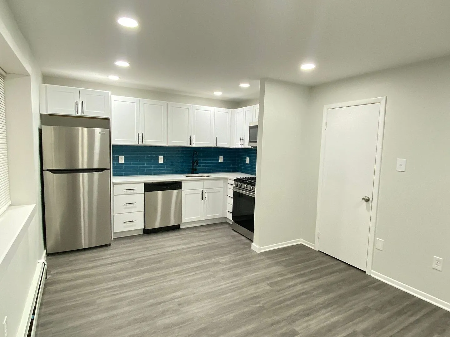 201 Main - Ackerman — Photo 2
