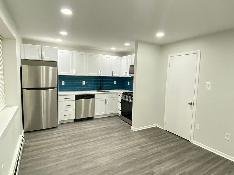 201 Main - Ackerman — Photo 2