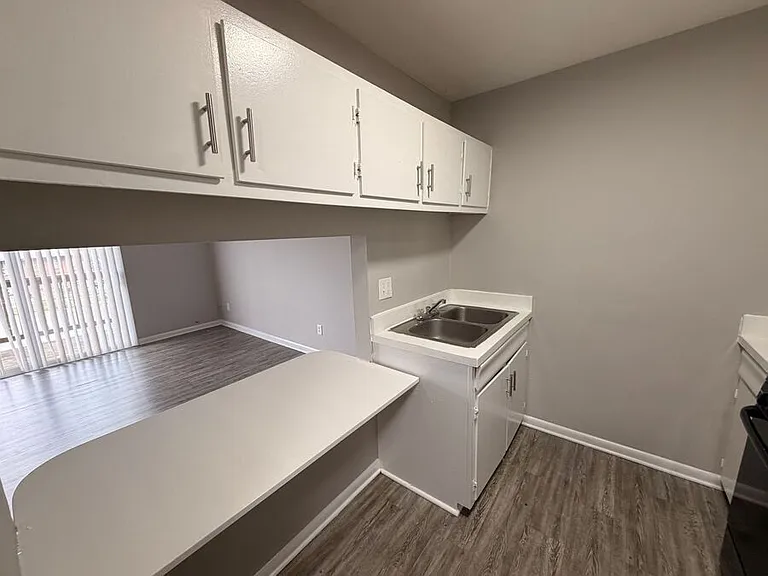 2082 Fairmont Ct #5 — Photo 1