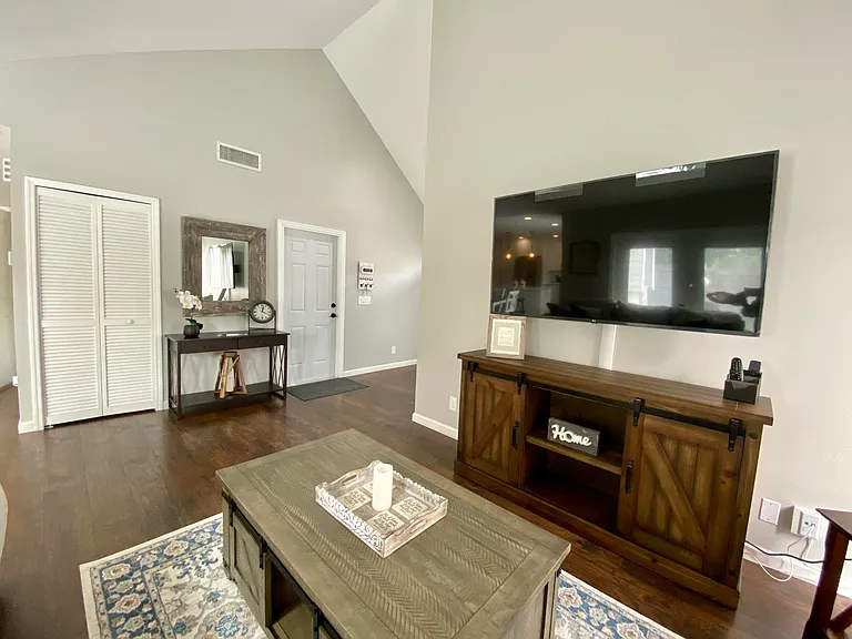 453 Park Forest Way — Photo 2