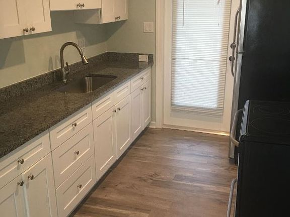 3rd image of 611 N L St