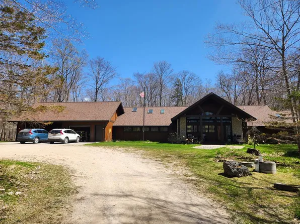 370 Nelson Ct, Washington Island, WI 54246