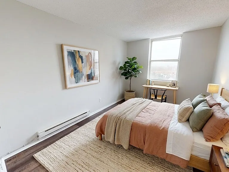 780 Ouellette Ave — Photo 2