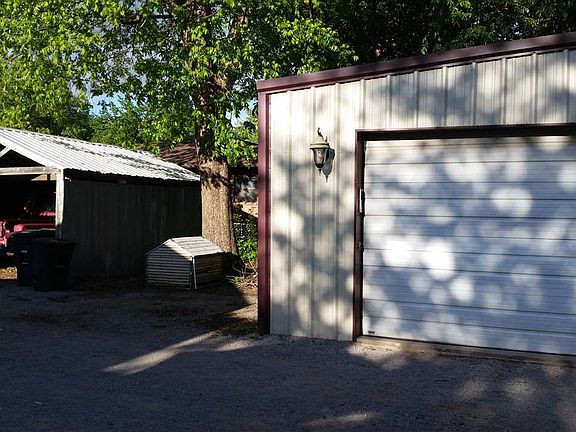 4th image of 2405 E Elm Ave