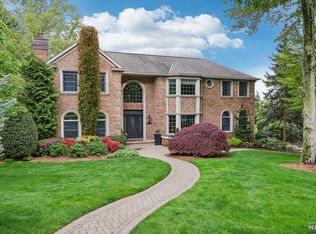 345 Manor Rd, Ridgewood, NJ 07450