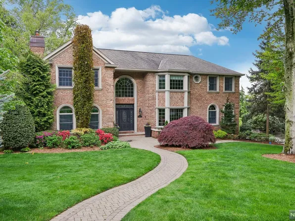 345 Manor Rd, Ridgewood, NJ 07450