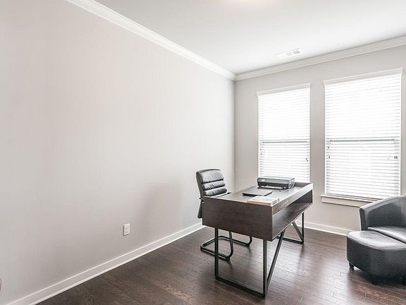 5th image of 330 Black Thorn Ln