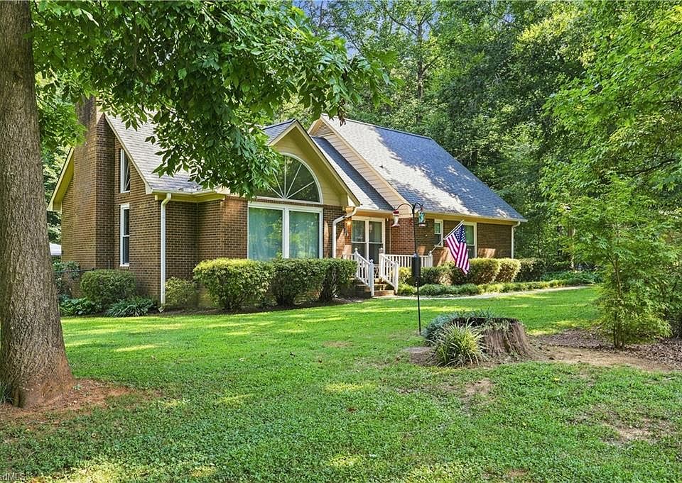 1st image of 2558 Lovette Ln