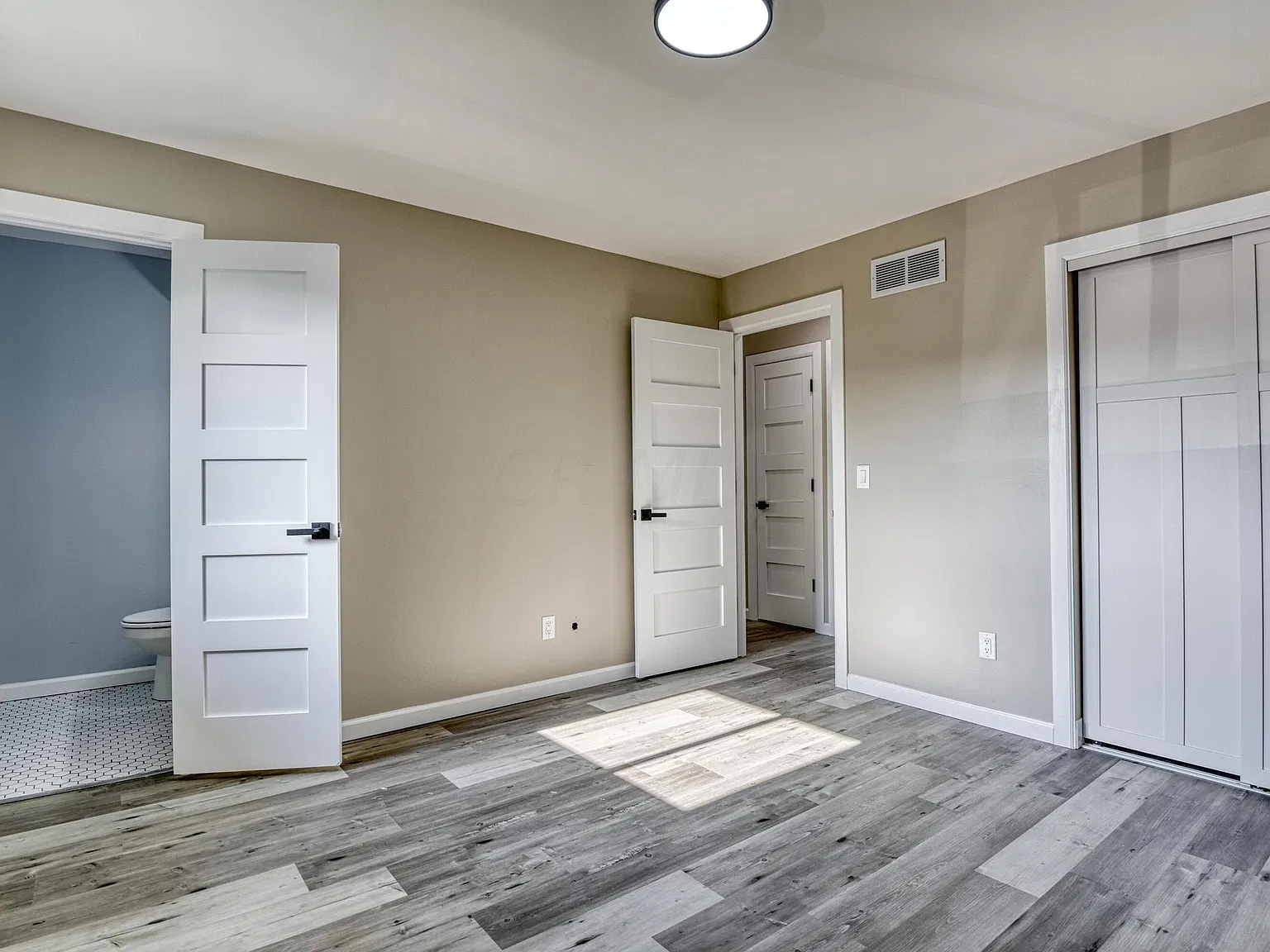 2 bed, 1.5 bath, 1000 sqft, $1,465 — Photo 3
