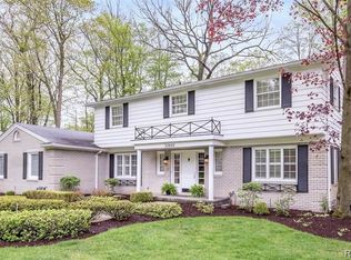 32802 Robinhood Dr, Beverly Hills, MI