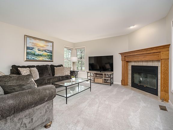 3rd image of 195 Golden Pond Cir