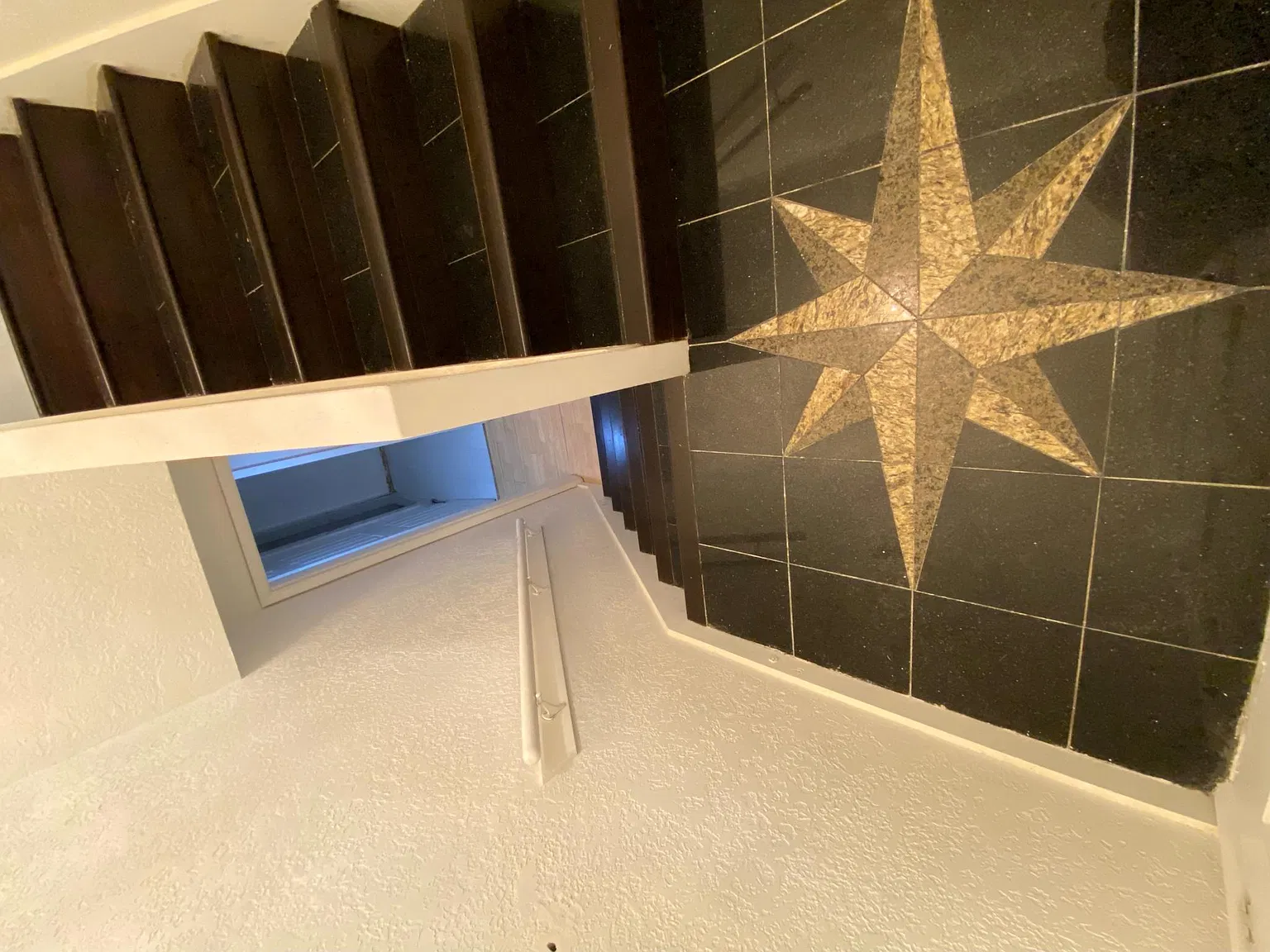 6 bed, 3000 sqft, $3,400 — Photo 3