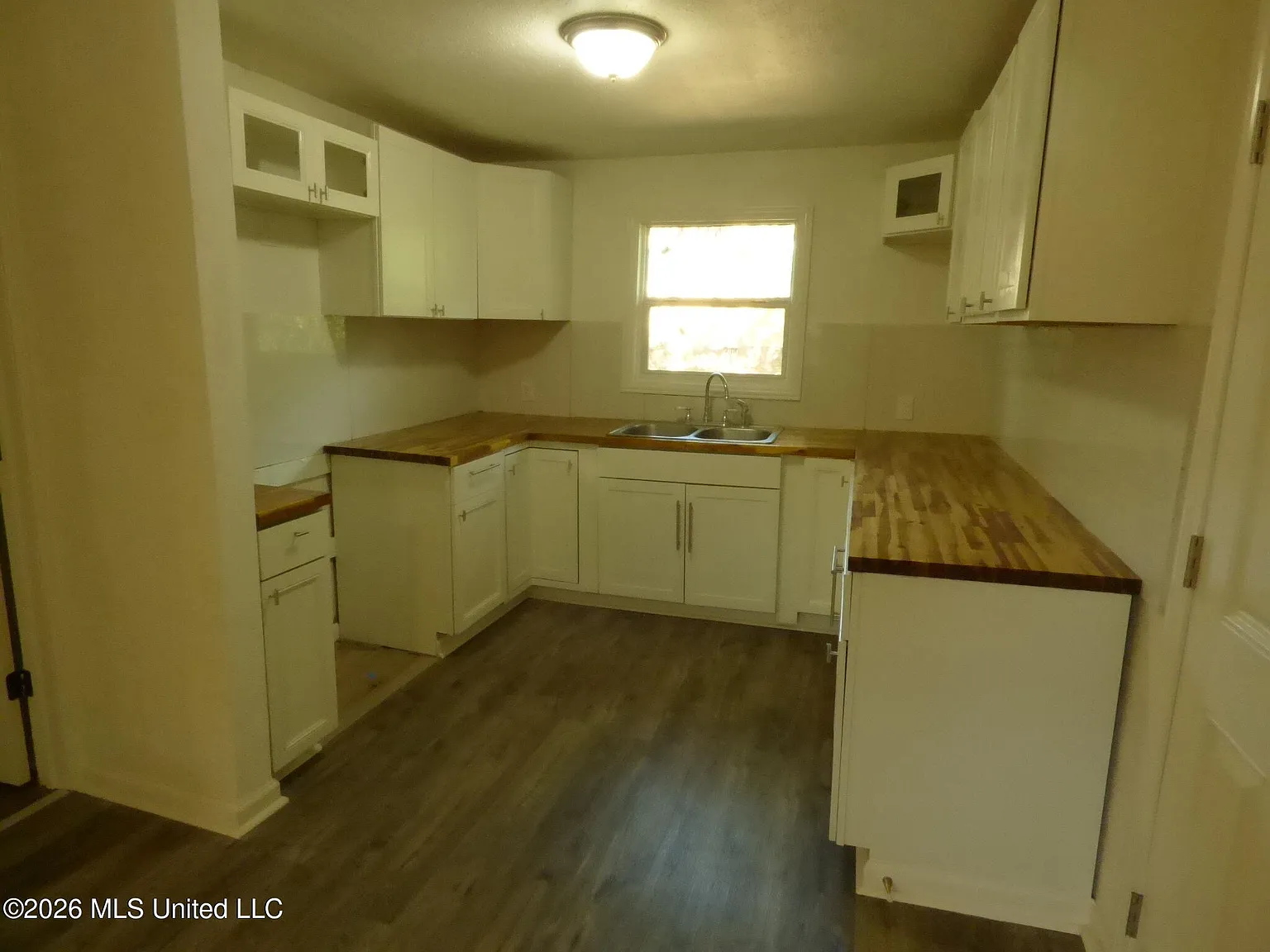 3 bed, 1.0 bath, 1160 sqft, $1,200 — Photo 4