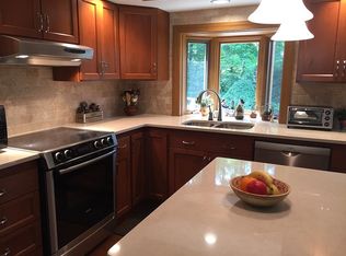 39 Pineywoods Dr, East Longmeadow, MA 01028