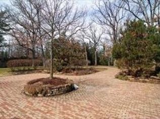 401 N Mayflower Rd, Lake Forest, IL 60045