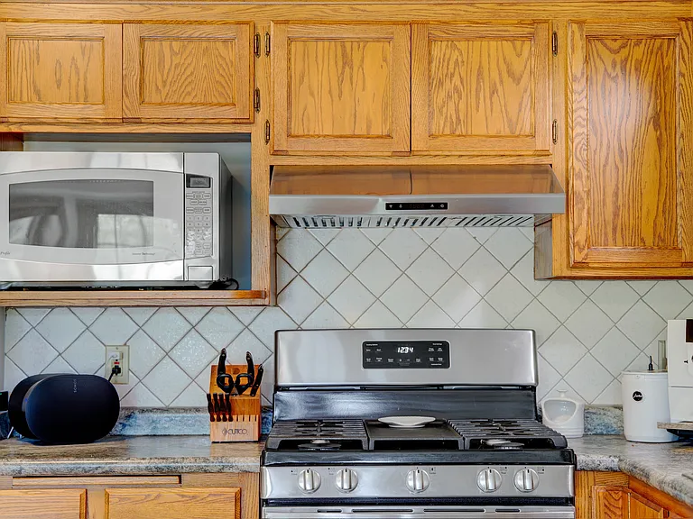 S79W17090 Pamela Ct — Photo 32