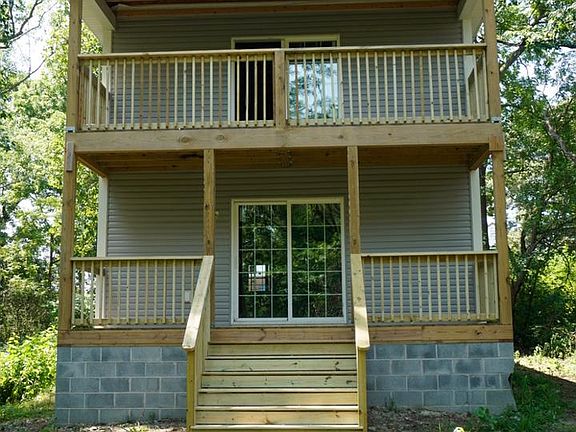5th image of 1115 W 6th St