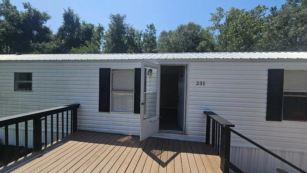 231 Lakeview Ct — Photo 3