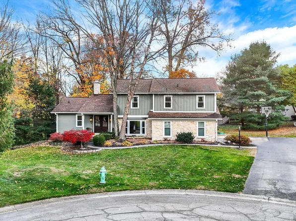 95 Williamsburg Ct, Zionsville, IN 46077