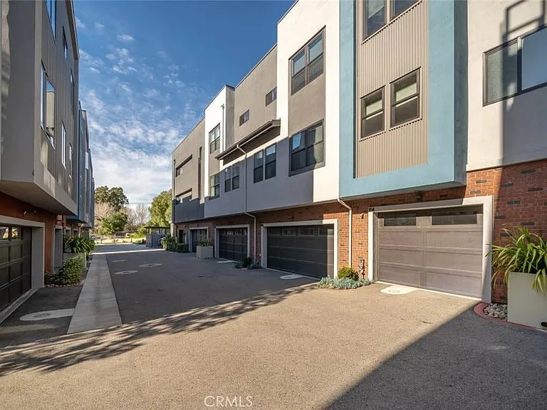 2478 Victoria Ave #104 — Photo 2