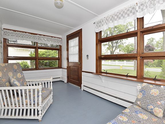 4th image of 182 Fairview Ave