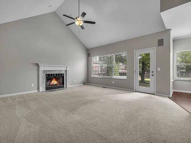 128 Clarendon Cir — Photo 14