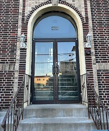2nd image of 400 Woodcliff Ave