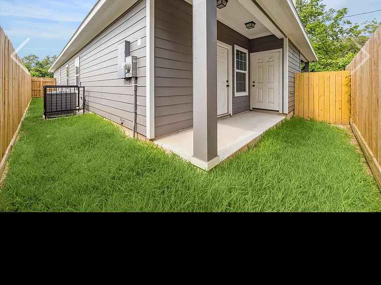 301 Owens St #A — Photo 10