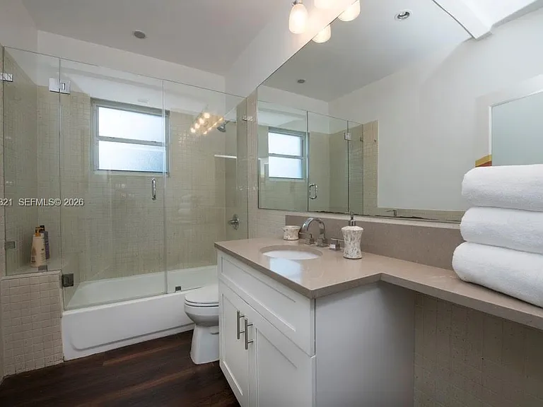 524 NW 35th St #4 — Photo 11