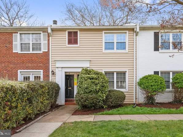 2501 S Walter Reed Dr #D, Arlington, VA 22206