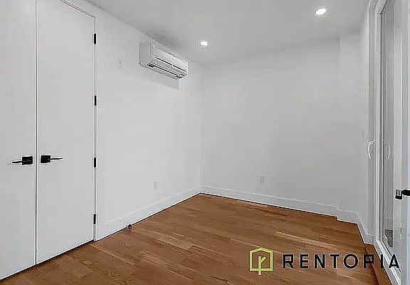 4th image of 352 Meeker Ave #409