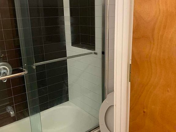 5th image of 2111 Beekman Pl APT 3E