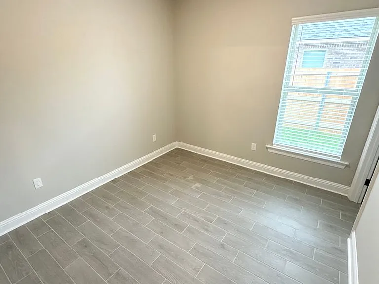 213 Paisley Ln — Photo 8