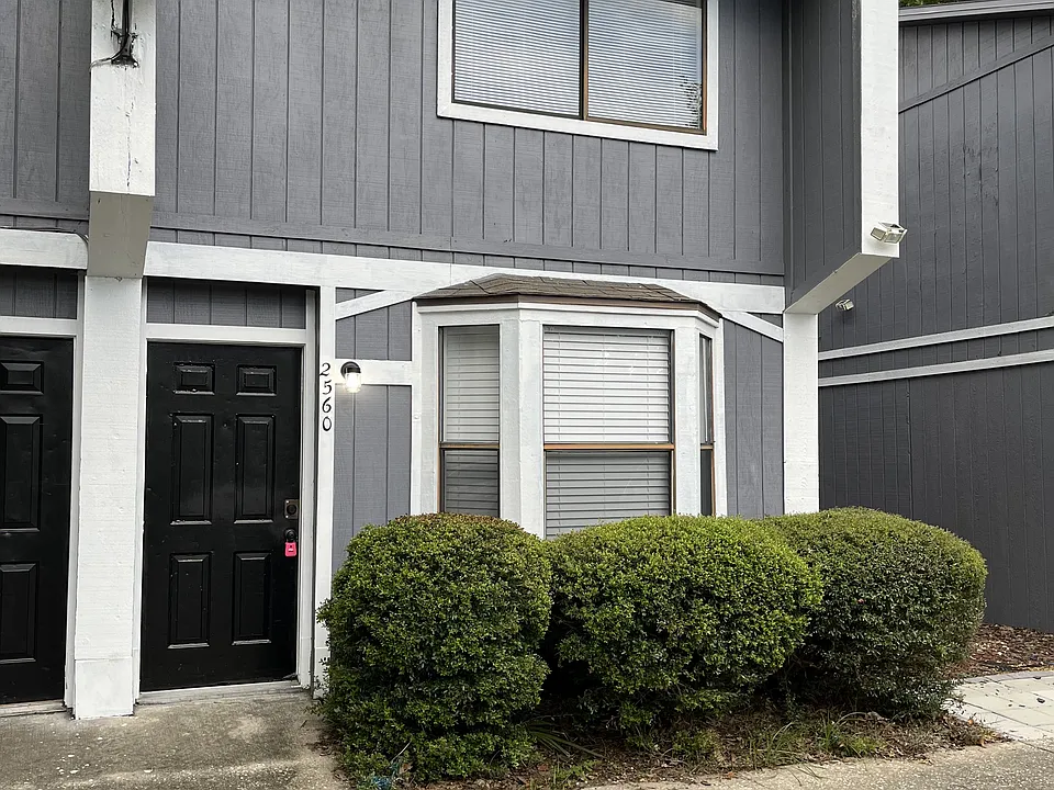 2560 SW 31st Pl
